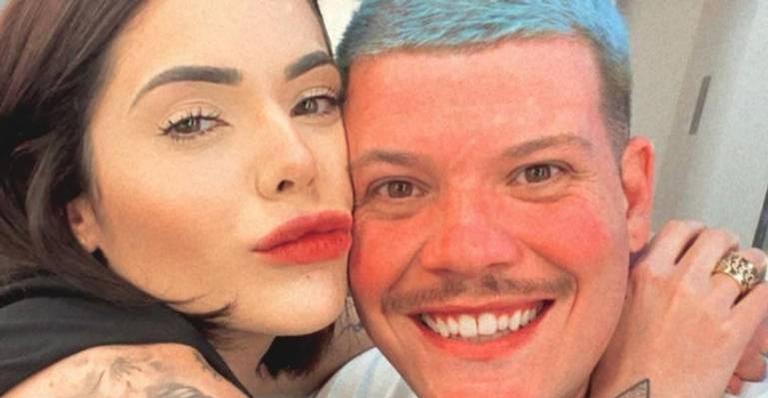 Ferrugem compartilha clique lindíssimo com a esposa e se declara: ”Te amo”