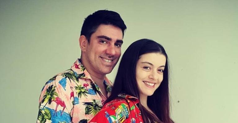 Ao lado da mulher, Marcelo Adnet revela nome da filha: ”A estreia mais importante de nossas vidas”