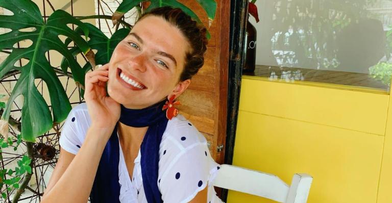 Mariana Goldfarb surge sorridente em suas redes sociais: ”Terça iluminada”