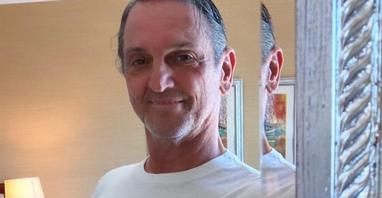 Paulo Miklos celebra primeiro aniversário de casamento com clique especial