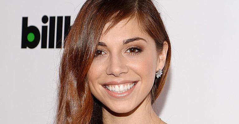 Cantora Christina Perri lamenta morte da filha após parto