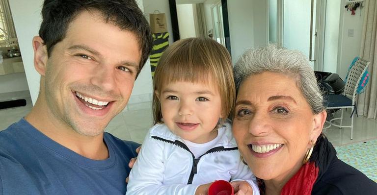 Duda Nagle posa com sua mãe no hospital e tranquiliza fãs: ”Firme, forte e sem maquiagem”