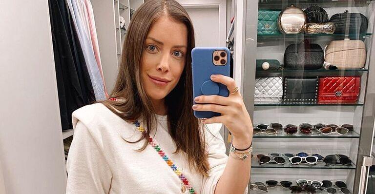 Fabiana Justus flagra as filhas gêmeas em sua cama e encanta: ”Duas princesinhas”