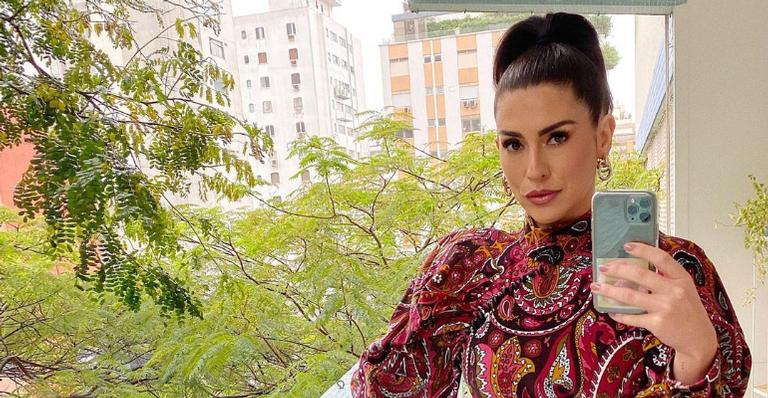 Fernanda Paes Leme diverte a web com conselho amoroso: ”Me siga para mais tapas na cara”