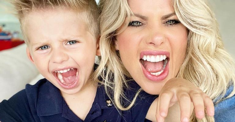 Karina Bacchi ostenta sorrisão com o filho, Enrico, e fãs se derretem
