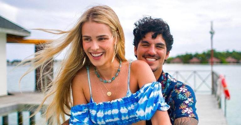 Gabriel Medina e Yasmin Brunet surgem coladinhos em cliques românticos na web: ”Meu amor”
