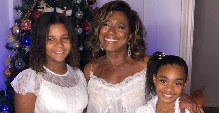 Gloria Maria relembra clique raro de 10 anos atrás com as filhas: ”Meus amores”