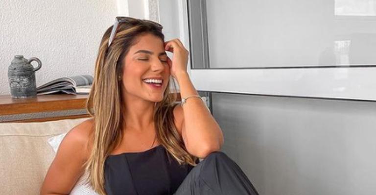 Hariany Almeida ostenta bota grifada de mais de R$ 8 mil