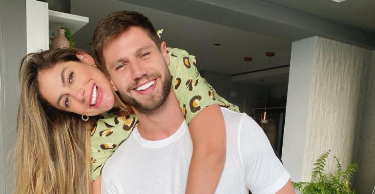 Jonas Sulzbach exibe passeio de barco com Mari Gonzalez e se declara: ”Sempre especial”