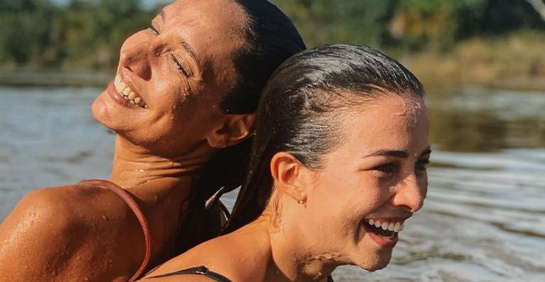 Laryssa Ayres relembra clique com a namorada, Maria Maya: ”Só gratidão”