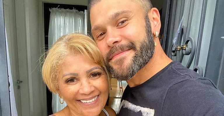 Sertanejo Marcos presta homenagem de aniversário para mãe: ”Não imagino minha vida sem você”