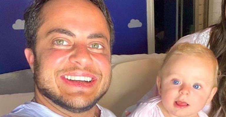 Thammy Miranda se derrete ao publicar clique fofo do filho, Bento: ”O melhor presente de Deus”