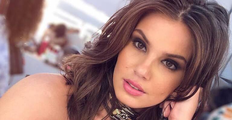 Camila Queiroz fala sobre planos de ter filhos: ”Não estou pensando muito”