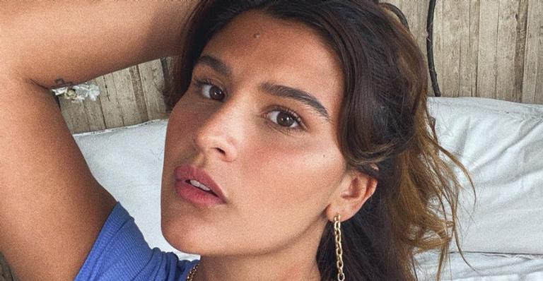 Giulia Costa encanta ao posar com seu cachorrinho: ”Mamãe ama tanto que nem cabe em palavras”
