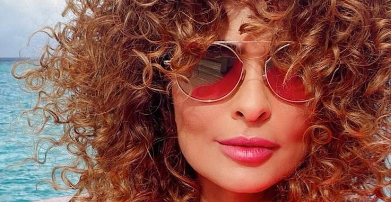 Juliana Paes surge deslumbrante em fotos de biquíni nas Maldivas e fãs elogiam: ”Rainha é Rainha”