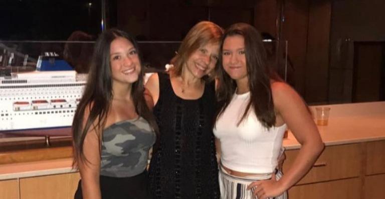 Rose Miriam posa com as filhas, Marina e Sofia, e os genros: ”Lindos demais”
