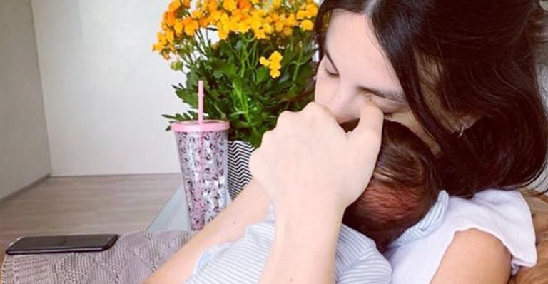 Sthefany Brito exibe o filho de regata e explode o fofurômetro: ”Vontade de esmagar”