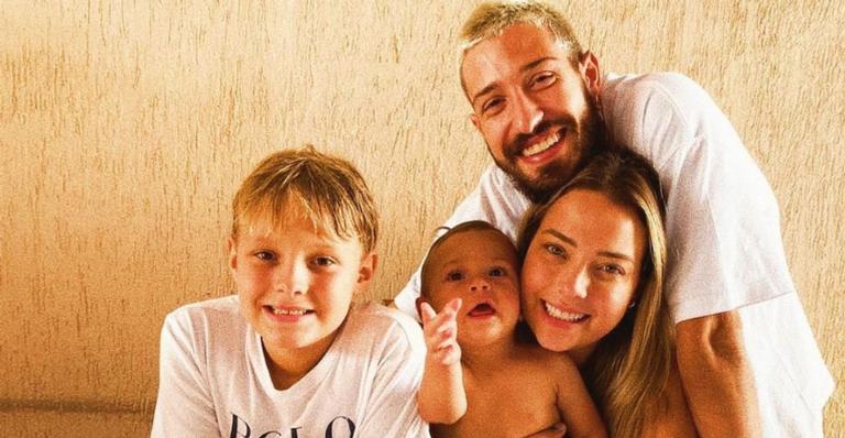 Vinicius Martinez se encanta ao flagrar momento fofo de Carol Dantas com os filhos