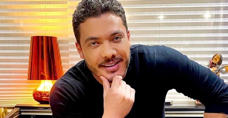 Sem camisa, Wesley Safadão ostenta shape sarado e impressiona com abdômen trincado: ”Que corpão!”