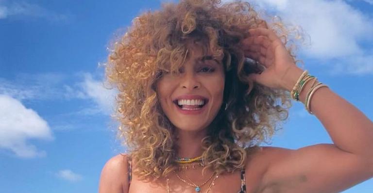 Juliana Paes arranca suspiros ao exibir sua boa forma: ”Piscininha amor!”