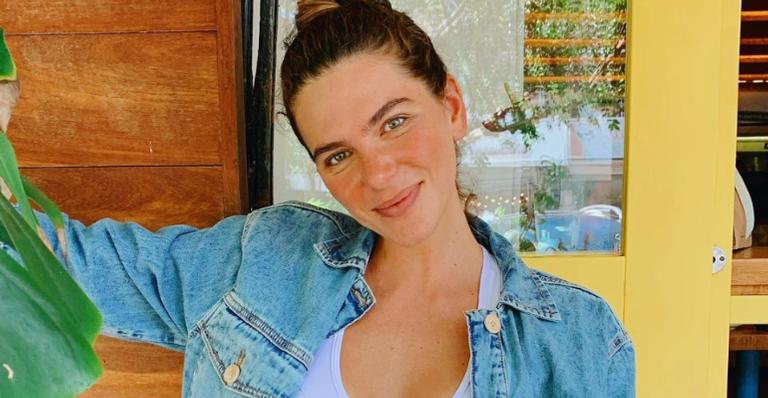 Mariana Goldfarb ostenta corpaço em clique de biquíni e barriga chapada chama a atenção