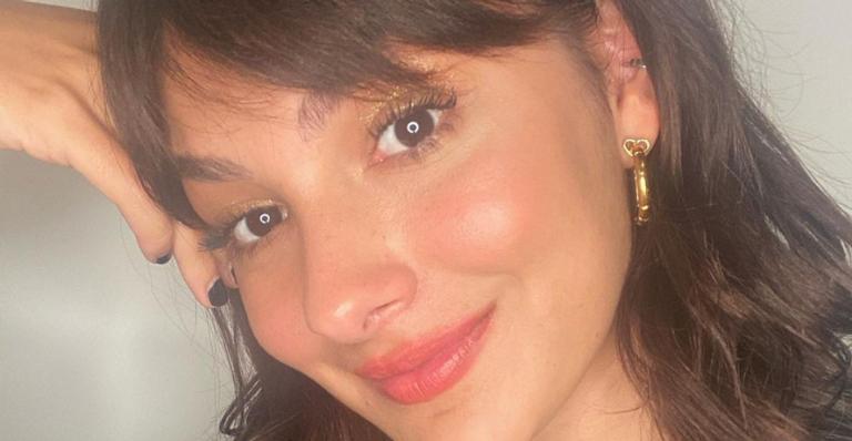 Marina Moschen encanta ao posar para belíssimo registro em praia carioca