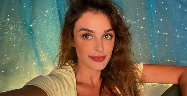 Rafa Brites surge deslumbrante durante banho de chuva e recebe elogios de fãs: ”Linda de viver!”