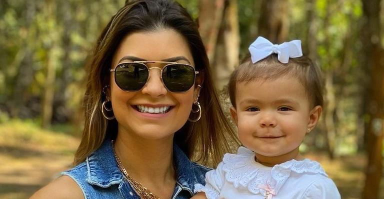 Amanda Françozo posa com a filha e reflete sobre a maternidade: ”É ter renúncia”