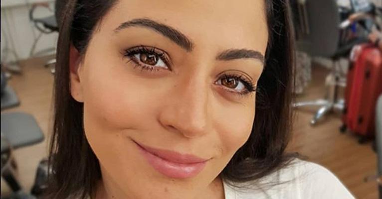 Carol Castro mostra novo visual e curvas arrancam suspiros