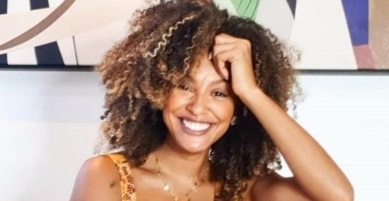 Sheron Menezzes mostra decoração da árvore de natal: ”Você piscou e dezembro chegou”