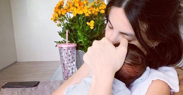 Sthefany Brito se emociona ao celebrar primeiro mês do filho, Antônio Enrico