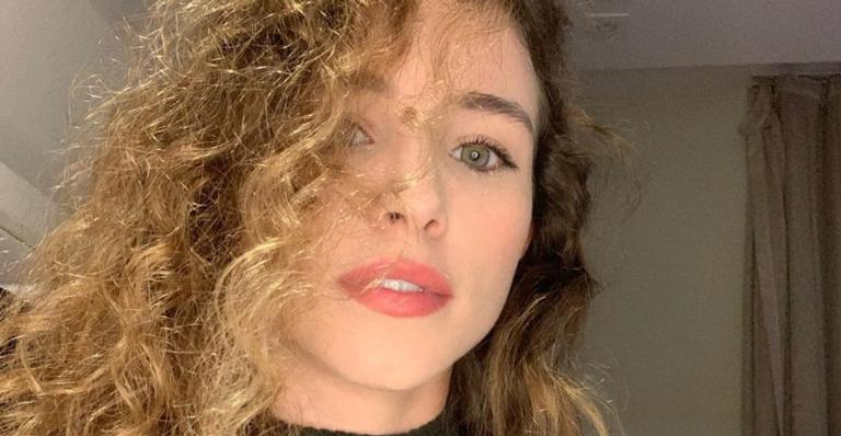 Laryssa Ayres derrete a web ao posar coladinha com seu cãozinho: ”Que amorzinhos”