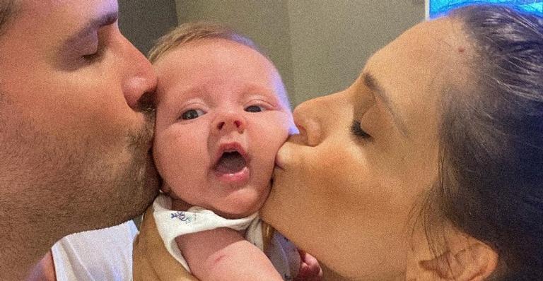 Filho de Flávia Viana e Marcelo Zangrandi, de 2 meses, é internado: ”Já está sendo medicado”