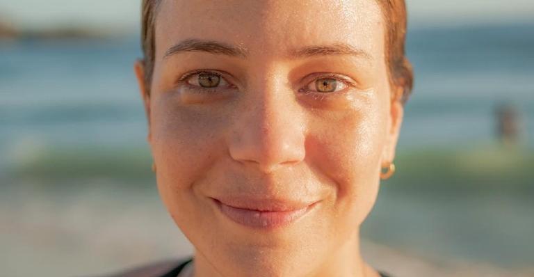 Leandra Leal usa foto antiga para mandar recadinho para os internautas sobre amor-próprio