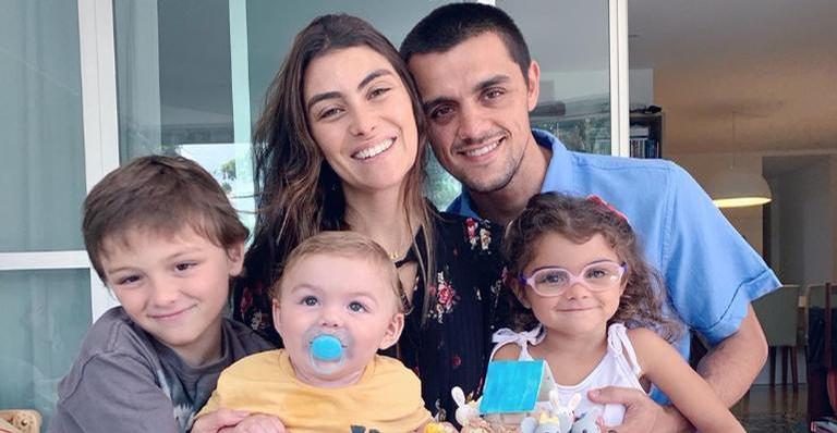 Mariana Uhlmann mostra perrengue para tirar foto em família e diverte a web