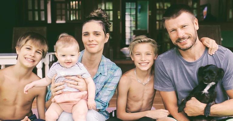 Rodrigo Hilbert encanta a web ao publicar clique dos filhos gêmeos: ”Pareceram pequenos príncipes”