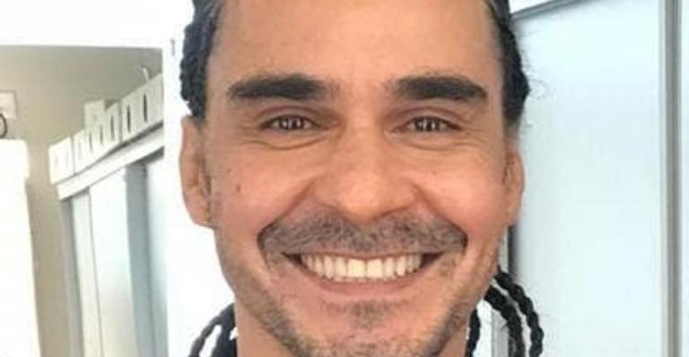 André Gonçalves posa com a filha e semelhança chama atenção: ”Xerox”