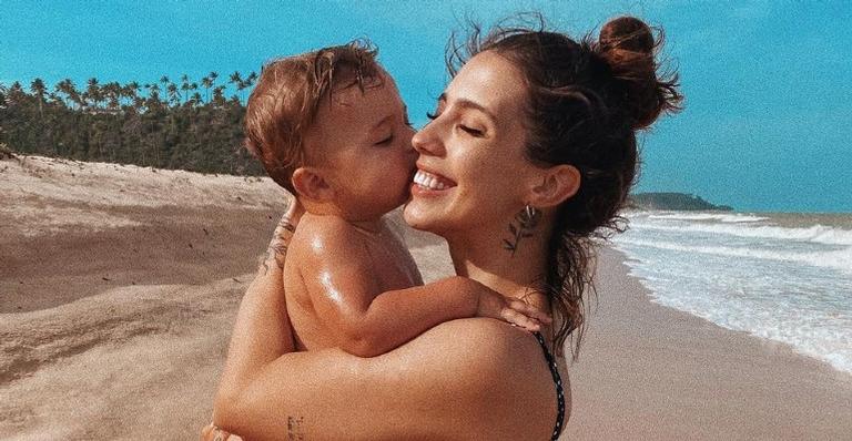 Gabi Brandt flagra momento super fofo de Davi dando um beijinho em seu barrigão