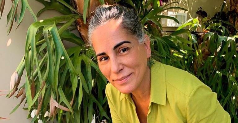Gloria Pires faz clique arrasador na frente do espelho e recebe elogios de fãs: ”Que linda!”