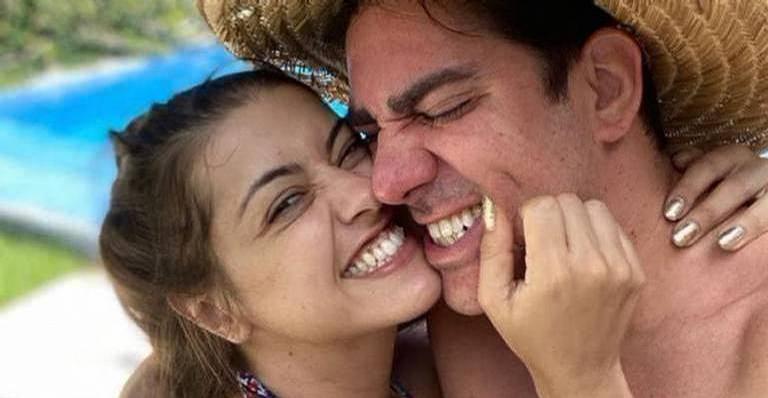 Grávida de sua primeira filha com Marcelo Adnet, Patrícia Cardoso exibe barrigão na reta final