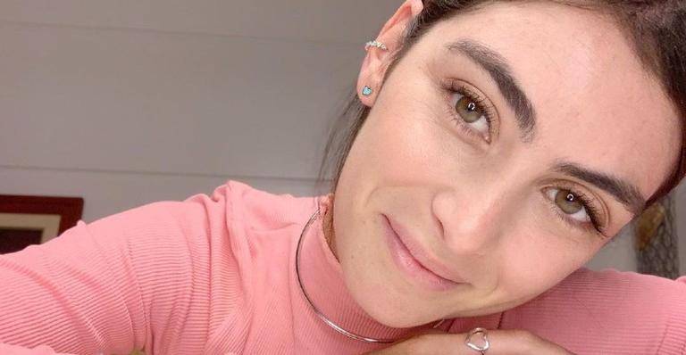 Mariana Uhlmann posa de cara lavada e faz desabafo sobre vaidade: ”Começou a ser demais em mim”
