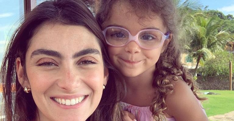 Mariana Uhlmann publica clique com a filha e revela ter passado por desafio de maternidade