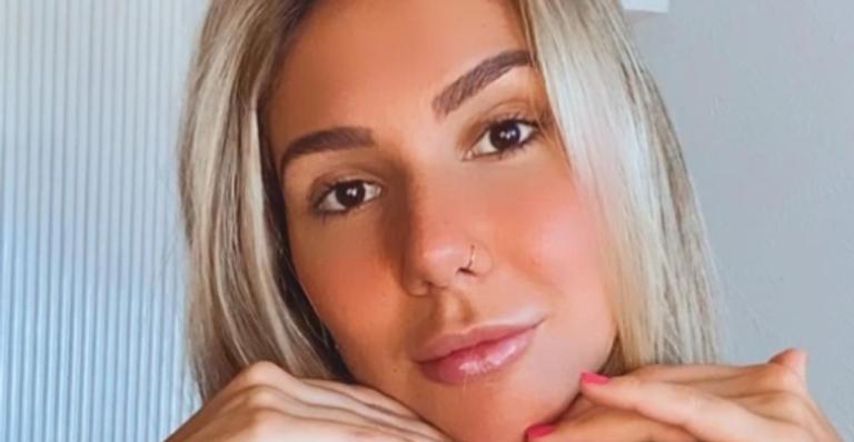 Carol Portaluppi posa decotada e é elogiada: ”Gata”