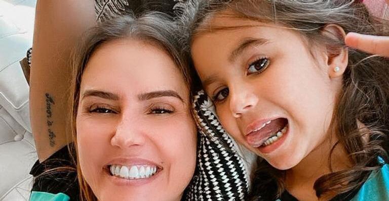 Deborah Secco publica registros de festa de aniversário de Maria Flor e se declara: ”Meu tudo”