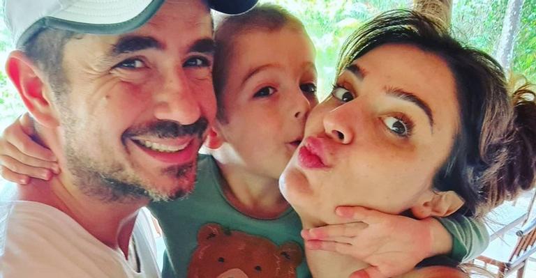 Felipe Andreoli brinca com corte moicano do filho: ”O pai com 40 não conseguiu”