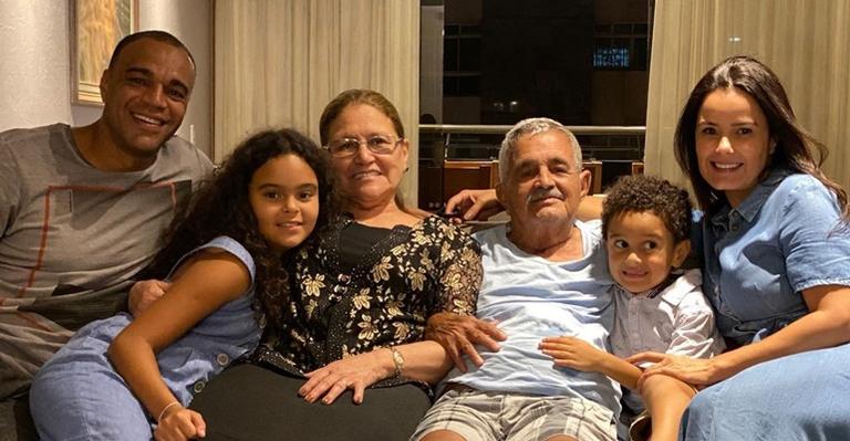 Com clique em família, Luciele Di Camargo lamenta saudade do pai: ”Um vazio que fica e não vai”