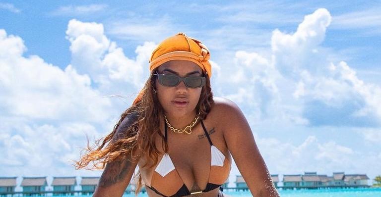 Em paisagem paradisíaca, Ludmilla exibe corpaço escultural de biquíni nas Maldivas: ”Surreal!”