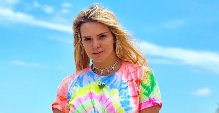 Na Bahia, Marcela Mc Gowan posa poderosa praticamente nua e eleva temperatura: ”Você é surreal!”