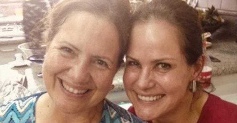 Renata Ceribelli celebra aniversário da irmã e semelhança chama atenção dos fãs