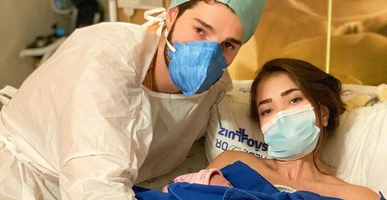 Alok vê a filha recém-nascida por videochamada com a mãe: ”Não poderia estar em melhor companhia”